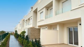 Casa en Algorfa. Estos luminosos apartamentos de nueva obra se distribuyen en dos