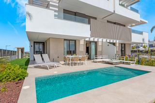 Apartament a Mar Menor golf. Descubra este exclusivo apartamento de lujo en planta baja situa