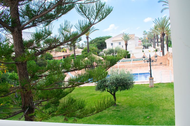 Foto a01f55dd-55ad-43eb-8341-56b353d8ab2d. Casa amb calefacció aparcament piscina a Cabo Roig Orihuela