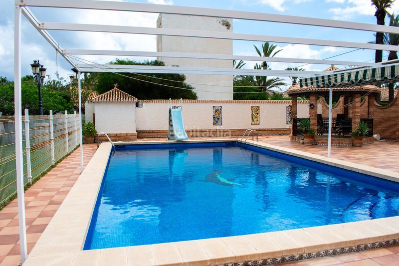 Foto d8f6cc31-4c4b-4c19-bc88-82962f63a01b. Casa amb calefacció aparcament piscina a Cabo Roig Orihuela