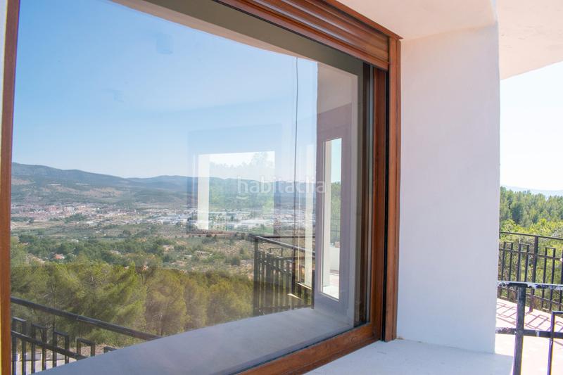 Foto 178ef471-3a43-4b39-9775-171b0700bbf0. Casa descubra esta casa o chalet independiente de 400 m construidos y 380 m útiles, ubicada en una parcela de 3.400 m en una zona eleva en Ibi