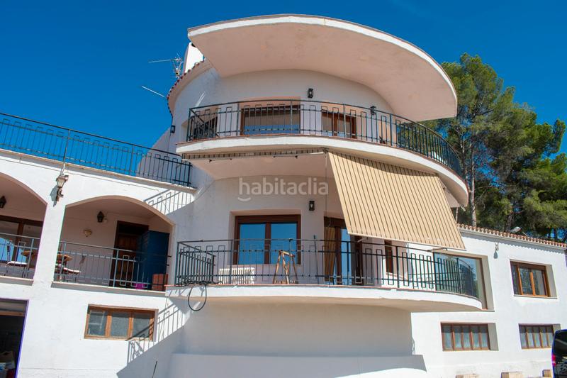 Foto 32253486-2412-4893-a78d-788069425ee3. Casa descubra esta casa o chalet independiente de 400 m construidos y 380 m útiles, ubicada en una parcela de 3.400 m en una zona eleva en Ibi