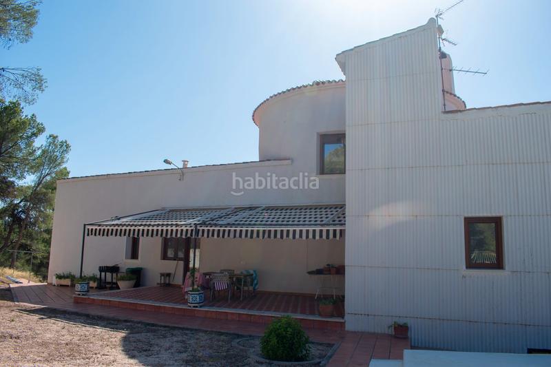 Foto 46483e57-c5ff-4da2-8a93-a9cb2ffa6d11. Casa descubra esta casa o chalet independiente de 400 m construidos y 380 m útiles, ubicada en una parcela de 3.400 m en una zona eleva en Ibi