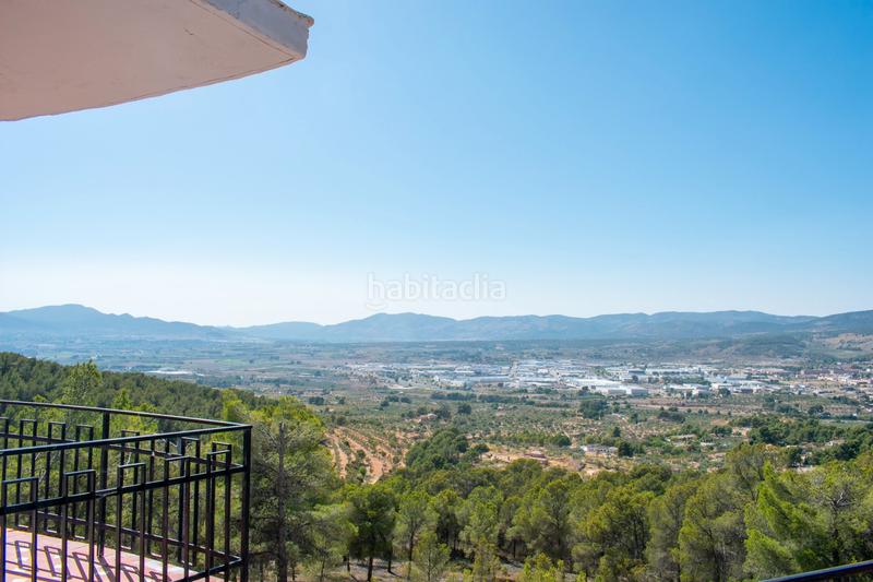 Foto 4b6c4dfa-8911-4dbc-87c6-5cbece8eb2a1. Casa descubra esta casa o chalet independiente de 400 m construidos y 380 m útiles, ubicada en una parcela de 3.400 m en una zona eleva en Ibi