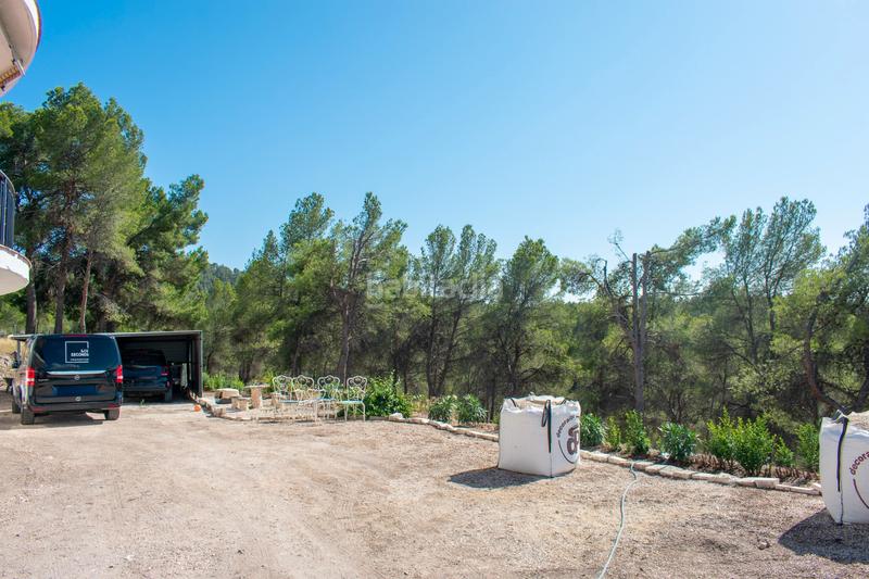 Foto 50b63778-e7c4-443c-92f6-434662d2f545. Casa descubra esta casa o chalet independiente de 400 m construidos y 380 m útiles, ubicada en una parcela de 3.400 m en una zona eleva en Ibi
