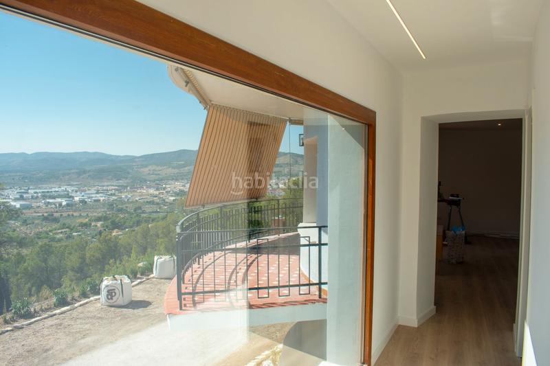 Foto 680842c3-7ca0-42ed-a7a5-f55a60859df3. Casa descubra esta casa o chalet independiente de 400 m construidos y 380 m útiles, ubicada en una parcela de 3.400 m en una zona eleva en Ibi