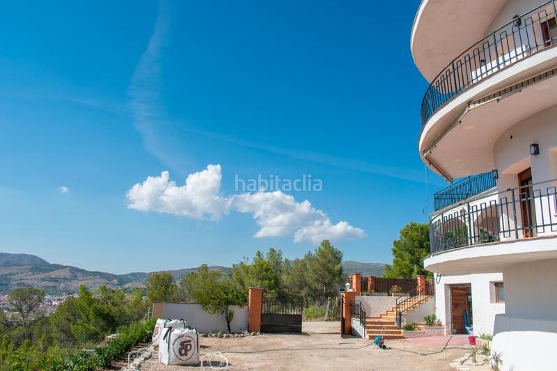 Foto 6c8ae56c-6c79-49d3-8ef1-35459c4757f7. Casa descubra esta casa o chalet independiente de 400 m construidos y 380 m útiles, ubicada en una parcela de 3.400 m en una zona eleva en Ibi