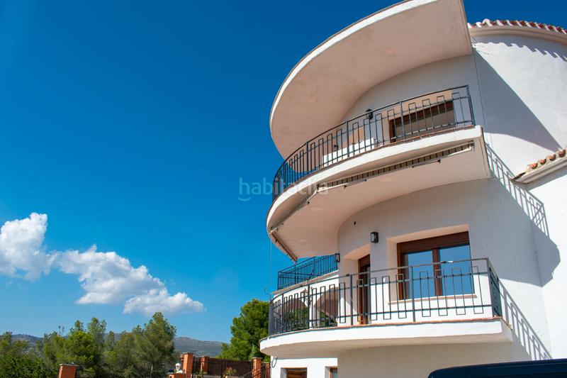 Foto a02221bd-9d38-457f-89df-317cabf383b4. Casa descubra esta casa o chalet independiente de 400 m construidos y 380 m útiles, ubicada en una parcela de 3.400 m en una zona eleva en Ibi