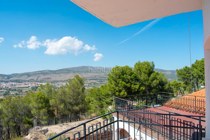Foto a1224c7e-2cc0-40e1-9134-77b46b56c68b. Casa descubra esta casa o chalet independiente de 400 m construidos y 380 m útiles, ubicada en una parcela de 3.400 m en una zona eleva en Ibi