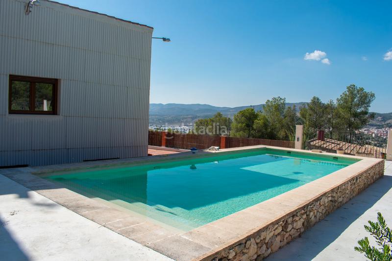 Foto a3ff28b7-caa9-48a3-99d3-5506a38ef432. Casa descubra esta casa o chalet independiente de 400 m construidos y 380 m útiles, ubicada en una parcela de 3.400 m en una zona eleva en Ibi