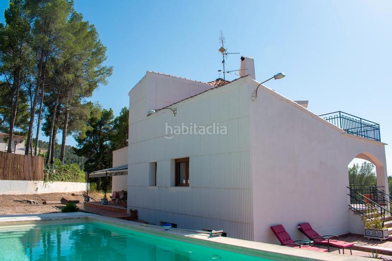 Foto adf03cee-352e-4353-b485-c8e773c3a353. Casa descubra esta casa o chalet independiente de 400 m construidos y 380 m útiles, ubicada en una parcela de 3.400 m en una zona eleva en Ibi