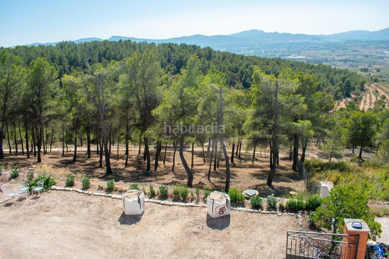 Foto c288defa-6f42-4c58-bb99-6cfba8617391. Casa descubra esta casa o chalet independiente de 400 m construidos y 380 m útiles, ubicada en una parcela de 3.400 m en una zona eleva en Ibi