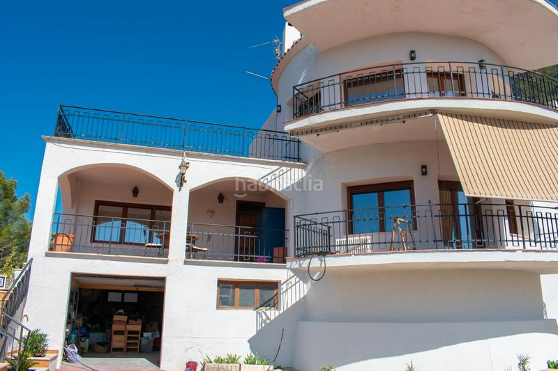 Foto e88cdf28-7a23-4692-948a-435ad681b0f6. Casa descubra esta casa o chalet independiente de 400 m construidos y 380 m útiles, ubicada en una parcela de 3.400 m en una zona eleva en Ibi