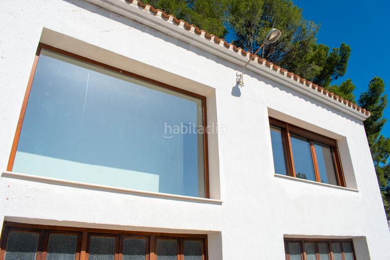 Foto ef4496b8-31c1-4ace-a2cb-24fb34c1aec1. Casa descubra esta casa o chalet independiente de 400 m construidos y 380 m útiles, ubicada en una parcela de 3.400 m en una zona eleva en Ibi