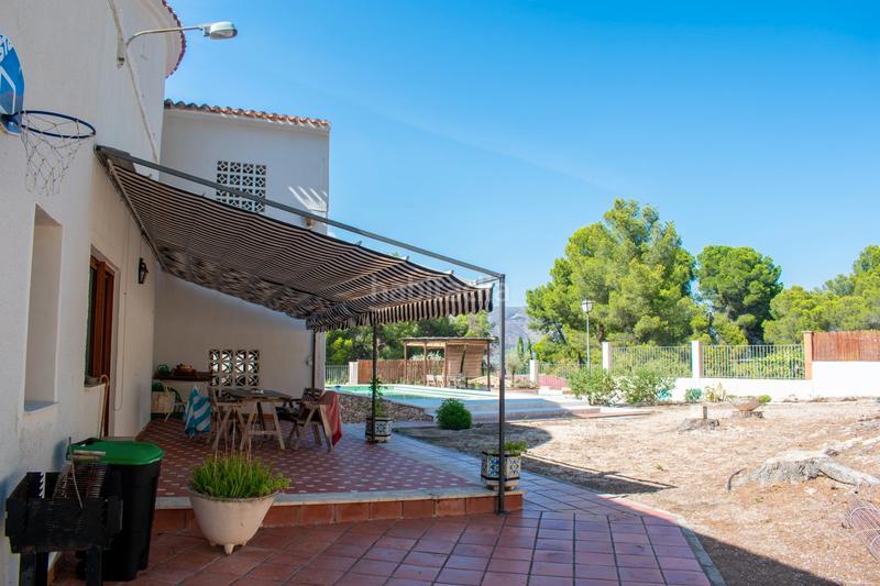 Foto f21e3081-71b3-4b97-80f7-361cbcc12c6a. Casa descubra esta casa o chalet independiente de 400 m construidos y 380 m útiles, ubicada en una parcela de 3.400 m en una zona eleva en Ibi