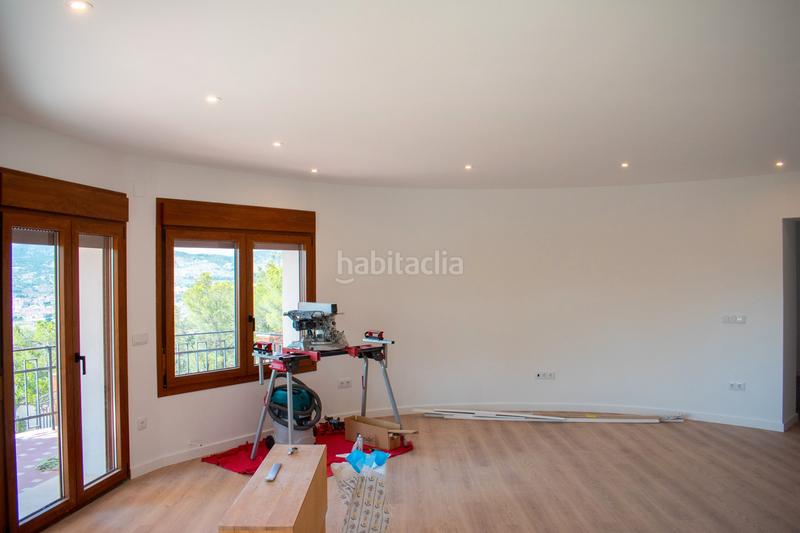 Foto fa40a1dd-3cb7-4966-810c-b9012a22dbb5. Casa descubra esta casa o chalet independiente de 400 m construidos y 380 m útiles, ubicada en una parcela de 3.400 m en una zona eleva en Ibi