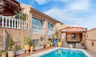 Casa a Rojales. Descubre esta exclusiva villa independiente de tres plantas situ