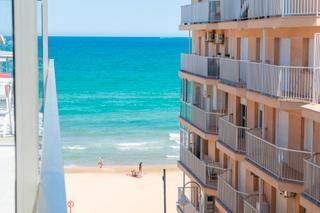 Apartamento en Guardamar Playa. Descubra este exclusivo apartamento en cuarta planta con impresi
