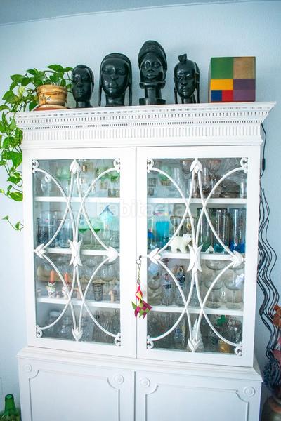 Foto 0d343208-4dd2-496e-8f32-cbf9d2be786d. Piso descubra este piso en primera línea de mar, una auténtica joya inmobiliaria situada en el enclave más privilegiado de la costa de en Orihuela