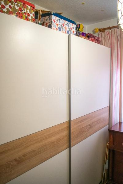 Foto 26359e3a-d2e4-426b-ac27-7aff5e5a678c. Piso descubra este piso en primera línea de mar, una auténtica joya inmobiliaria situada en el enclave más privilegiado de la costa de en Orihuela