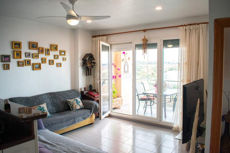 Foto 4c5c7dc0-cfef-4cbe-b77d-fc8d2e09249e. Piso descubra este piso en primera línea de mar, una auténtica joya inmobiliaria situada en el enclave más privilegiado de la costa de en Orihuela