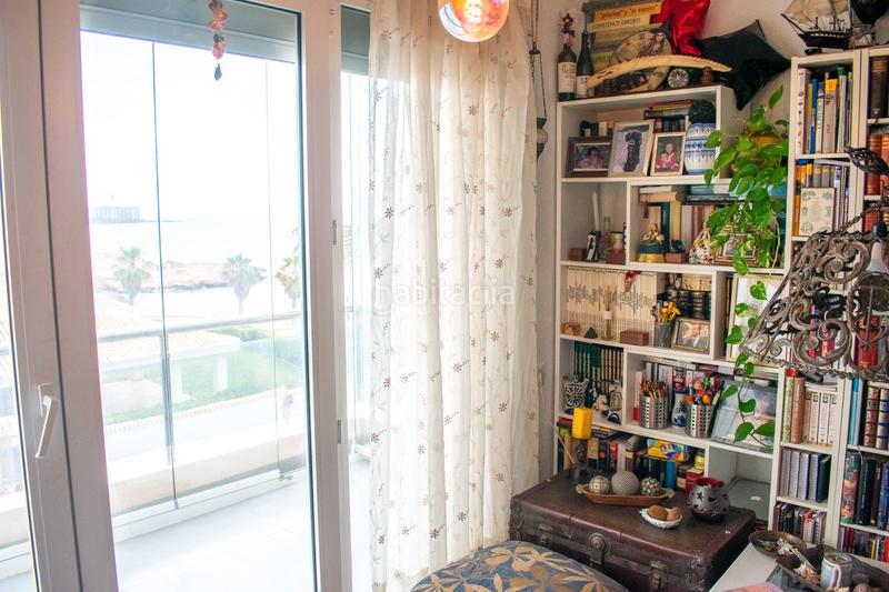 Foto 928dd42e-b63e-47ef-9566-534e2fd339da. Piso descubra este piso en primera línea de mar, una auténtica joya inmobiliaria situada en el enclave más privilegiado de la costa de en Orihuela