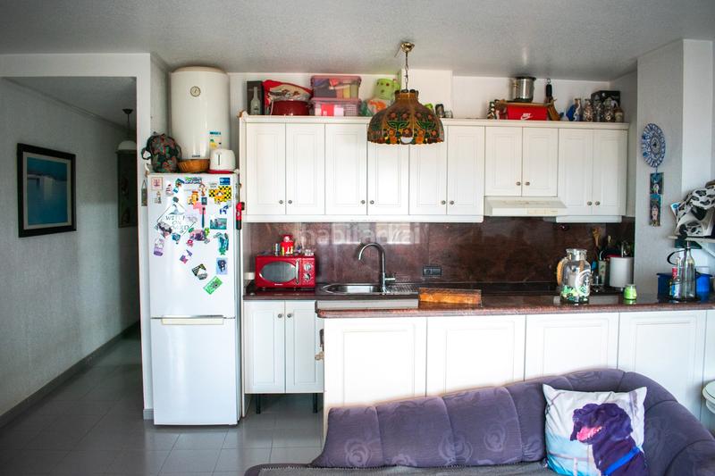 Foto a6f45bac-36ee-48a7-b58c-b0916aff505f. Piso descubra este piso en primera línea de mar, una auténtica joya inmobiliaria situada en el enclave más privilegiado de la costa de en Orihuela