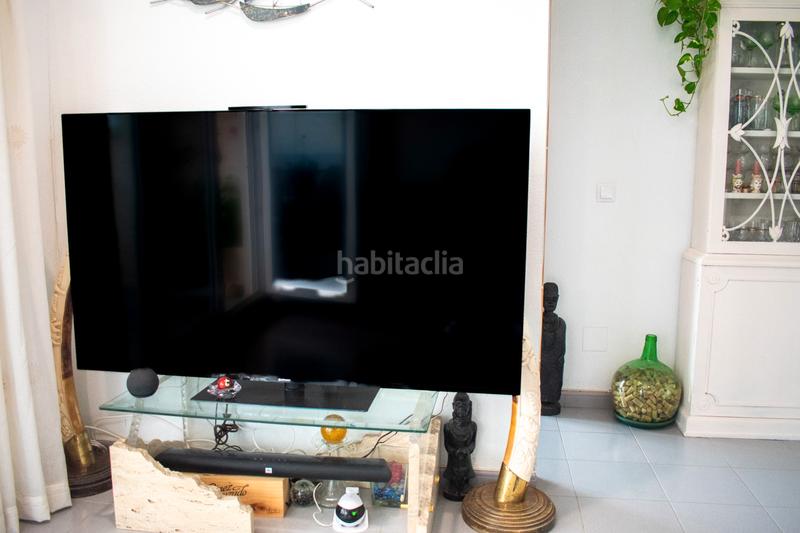 Foto ad0ef111-bdff-40f9-bb80-1a4875d17e39. Piso descubra este piso en primera línea de mar, una auténtica joya inmobiliaria situada en el enclave más privilegiado de la costa de en Orihuela