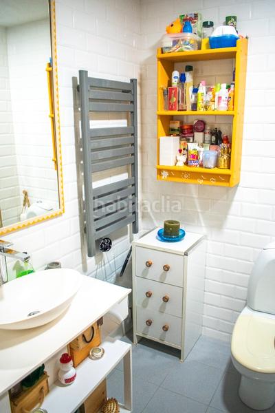 Foto c05e1d50-c447-409a-9dd3-b9b1cf04800e. Piso descubra este piso en primera línea de mar, una auténtica joya inmobiliaria situada en el enclave más privilegiado de la costa de en Orihuela