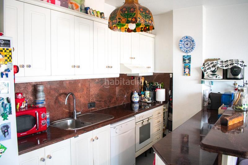 Foto c20399e9-7a92-4a70-a3fd-b2f4a0122469. Piso descubra este piso en primera línea de mar, una auténtica joya inmobiliaria situada en el enclave más privilegiado de la costa de en Orihuela