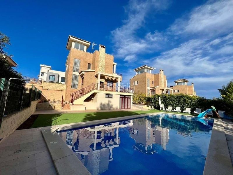 Foto 273b7db9-5527-47d8-8fc8-49983a8dcde0. Casa amb aparcament piscina a La Alberca Polop