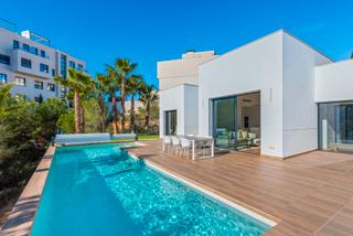 Maison à Lomas de Campoamor - Las Ramblas. Descubre el equilibrio perfecto entre elegancia, naturaleza y bi