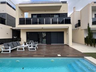 Maison à Lomas de Cabo Roig - Los Dolses. Te presentamos esta moderna villa situada en una de las zonas má