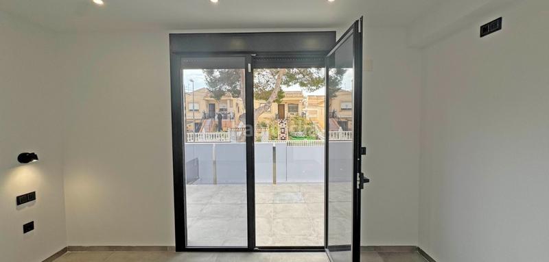 Foto 97868344-ba1c-4e25-960e-edd232435114. Maison avec parking piscine dans Los Balcones-Los Altos Torrevieja