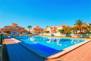 Dachwohnung in Playa Flamenca. Descubra una propiedad única que eleva el concepto de vivir en l