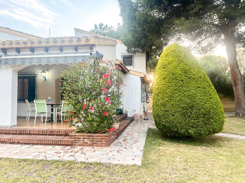 Foto 09868b7d-2894-43dc-9047-eacefa8a238f. Chalet presentamos una maravillosanbspvilla independiente situada en una de las zonas más exclusivas de Punta Prima, a solo 6 minutos and en Orihuela