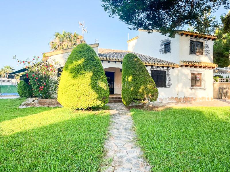 Foto 42536c96-ef21-4be4-9f3d-d468a7fa59ca. Chalet presentamos una maravillosanbspvilla independiente situada en una de las zonas más exclusivas de Punta Prima, a solo 6 minutos and en Orihuela