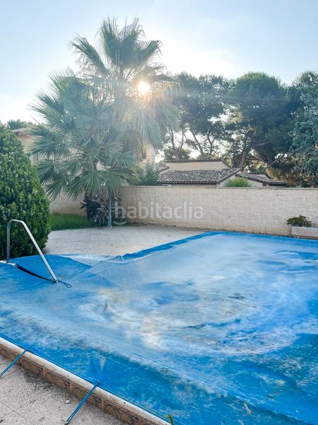 Foto 448c6aac-c9f4-4146-b048-1ff5b2a84e58. Chalet presentamos una maravillosanbspvilla independiente situada en una de las zonas más exclusivas de Punta Prima, a solo 6 minutos and en Orihuela