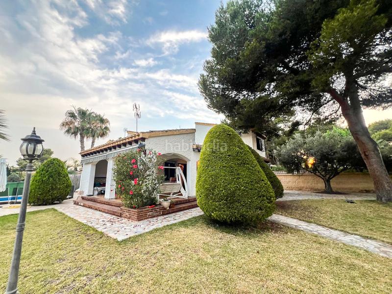 Foto d3e8b8fe-495e-44c4-8a71-59202a7667e4. Chalet presentamos una maravillosanbspvilla independiente situada en una de las zonas más exclusivas de Punta Prima, a solo 6 minutos and en Orihuela