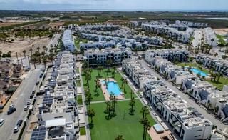 Attique à El Raso. Descubra el estilo de vida mediterráneo en esta elegante propied