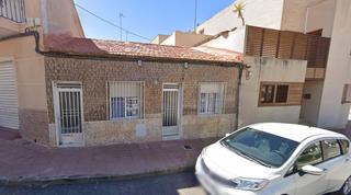 Maison à Puerto Deportivo. Presentamos esta auténtica casa de pueblo con 3 habitaciones y u