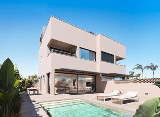 Casa en El Mojón. Descubra la esencia del lujo mediterráneo con estas dos villas a