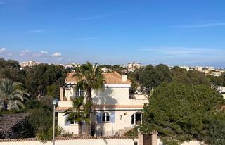 Casa en Playa Flamenca. Presentamos una joya inmobiliaria en el corazón de orihuela cost