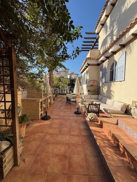 Foto b42a4d3a-a762-469b-ad9f-159805cf8f43. Casa amb aparcament piscina a Playa Flamenca Orihuela