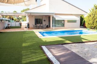 Haus en Torres de Cotillas (Las). Le presentamos una villa pareada nica, construida a medida en l