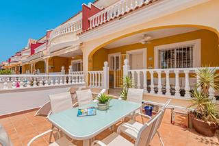 Reihenhaus en Rojales. Descubra esta encantadora casa adosada situada en una de las zon