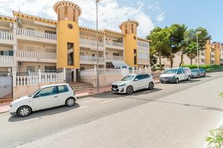 Apartamento en Villamartín-Las Filipinas. Descubre este encantador apartamento en primera planta situado e