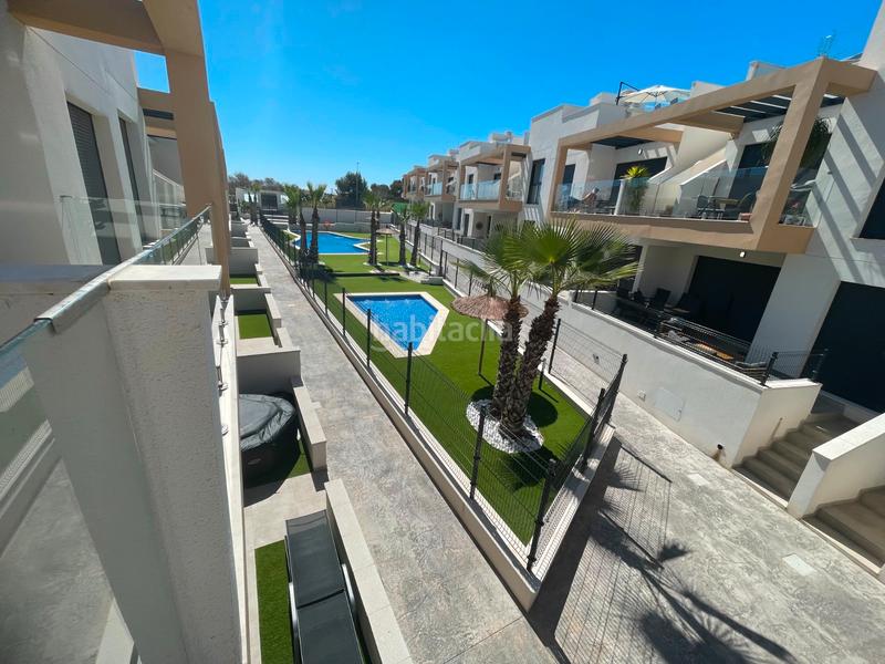 Foto 0e4db482-ee3a-4ca5-b8a6-92bbeb6bdabc. Casa sumérgete en el confort y la exclusividad de este sofisticado bungalow de obra nueva en la prestigiosa zona de pau 26, en Orihuela