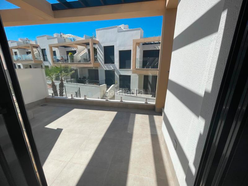 Foto 5865e926-f4b6-4d9a-a20b-7b9ff51ecee6. Casa sumérgete en el confort y la exclusividad de este sofisticado bungalow de obra nueva en la prestigiosa zona de pau 26, en Orihuela