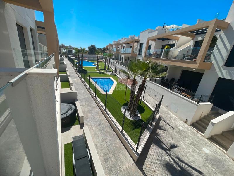 Foto 66a71abe-bfe4-40f0-9258-0bb34d2d6128. Casa sumérgete en el confort y la exclusividad de este sofisticado bungalow de obra nueva en la prestigiosa zona de pau 26, en Orihuela